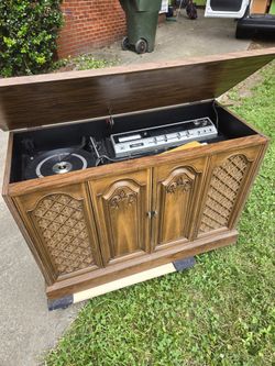 1975 Stereo Cabinet Record Player 8-track Tape Player In Incredible Condition MONTEVERDI STEREO