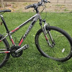 Bicycle Trek 3500. 13 Inc.