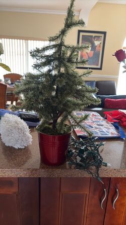 Small Christmas Tree (Fake)