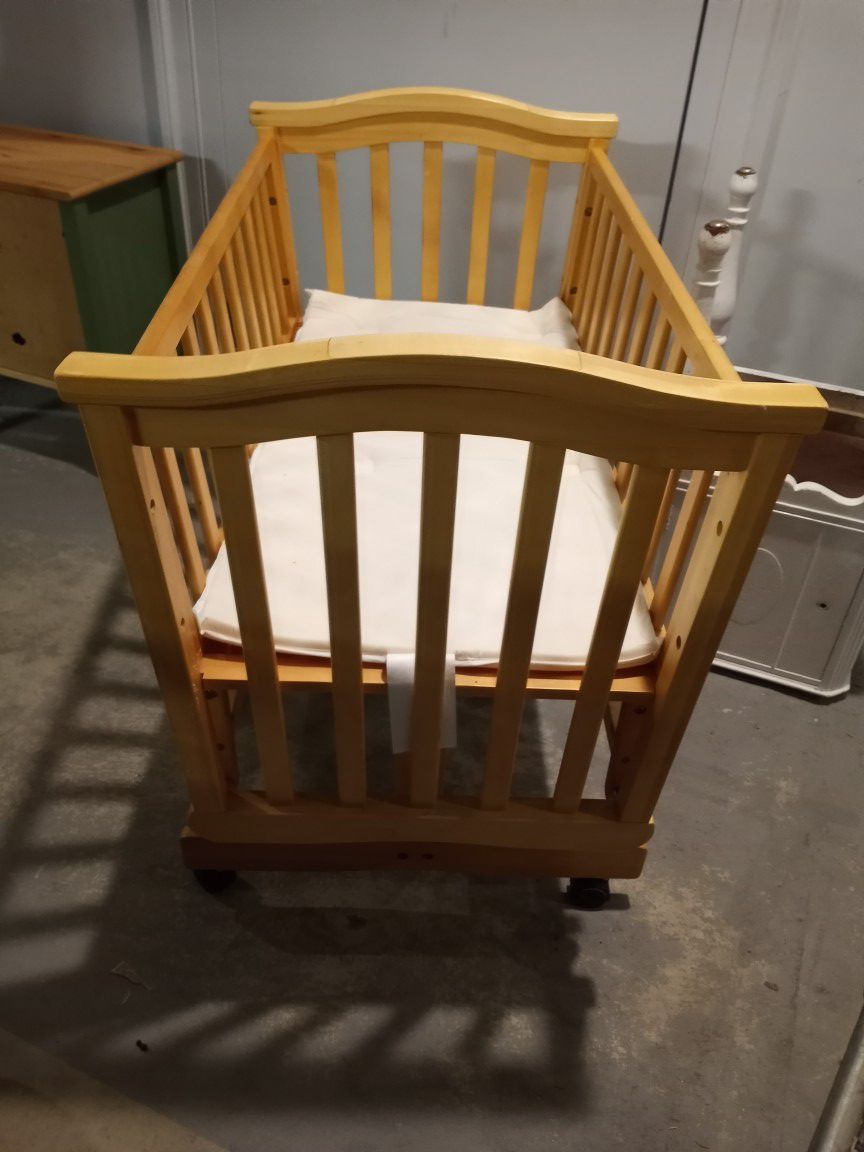 Baby Crib on wheels
