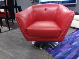 Omnia Leather chair on show room floor.