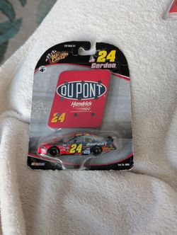 🏎️ Rare Jeff Gordon #24 DuPont Die-Cast Car