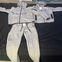Nike tech sweatsuit brand new with tags