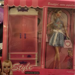New Fashion Show Doll And Accessories 