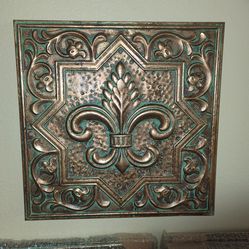 FLEUR DE LIS METAL WALL PLAQUE