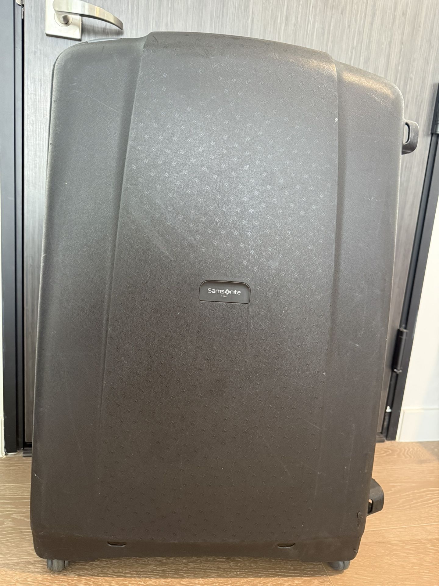 Samsonite F'lite GT Spinner 31” Luggage