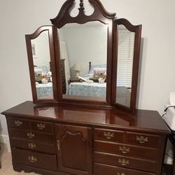 Triple Dresser W/mirror