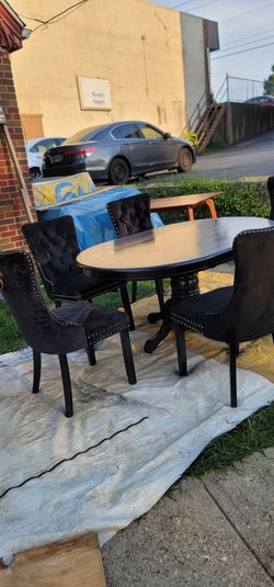 Beautiful Dining Set  with 6 vervet chairs