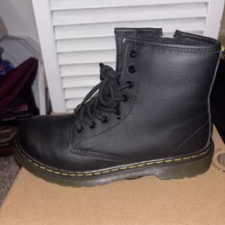 DOC MARTENS