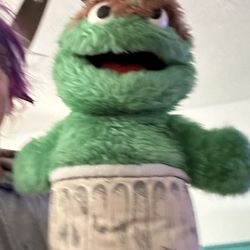 COLLECTIBLE OSCAR THE GROUCH PUPPET 70’s