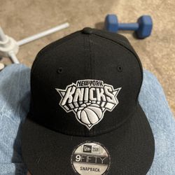 New Era New York Knicks 9FIFTY Snapback Black Hat – New w/Sticker”.  Need Gone ASAP Pick Up Today