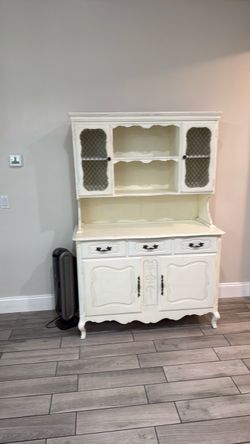 Farmhouse hutch
