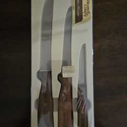 Set of 3 knives by Chicago Cutlery, new, Boxed n giftsable $15.00