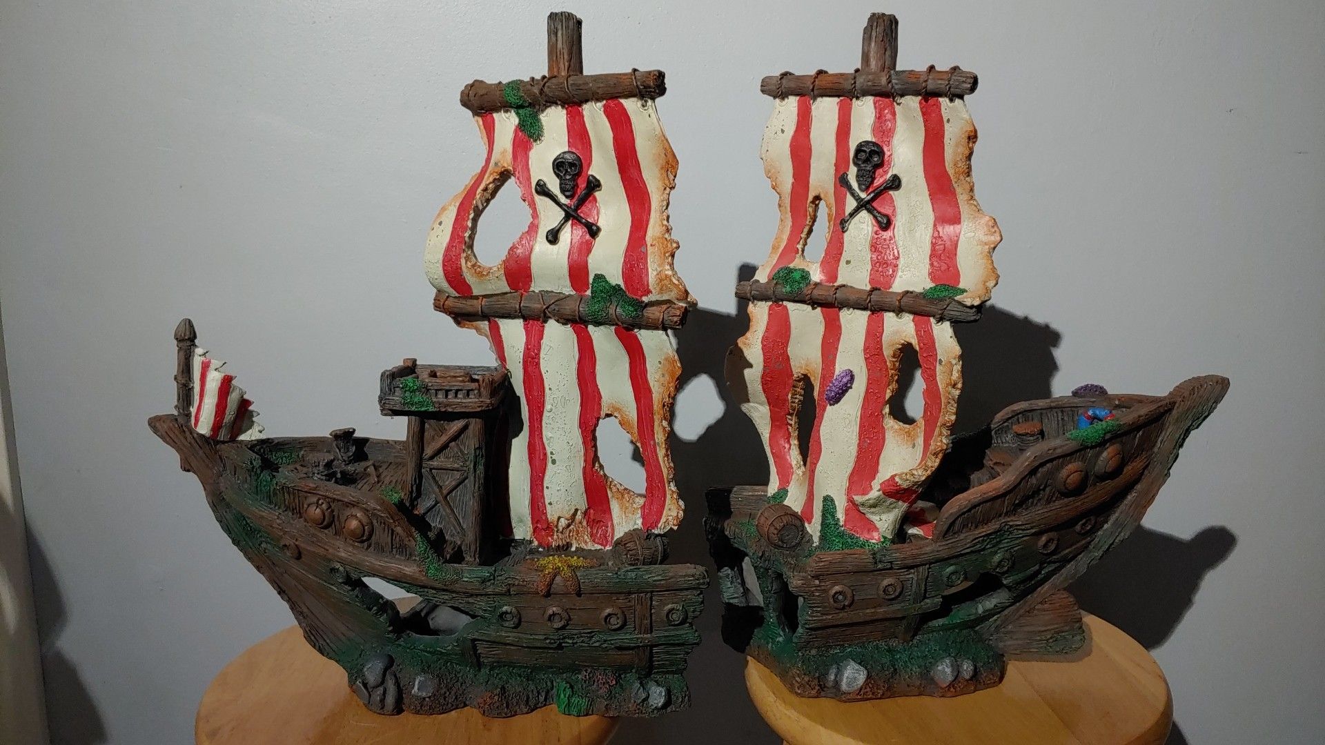 2 Fishtank boat decorations
