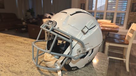 25’ Schutt F7 LX1 Football Helmet
