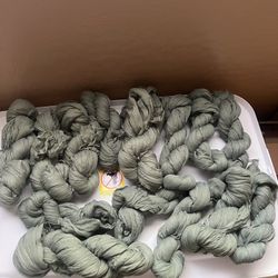 28 Sage Green Table Runners