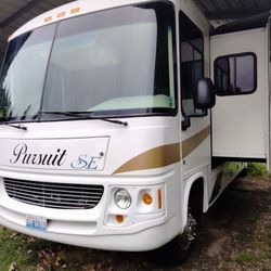 Coachman Pursuit