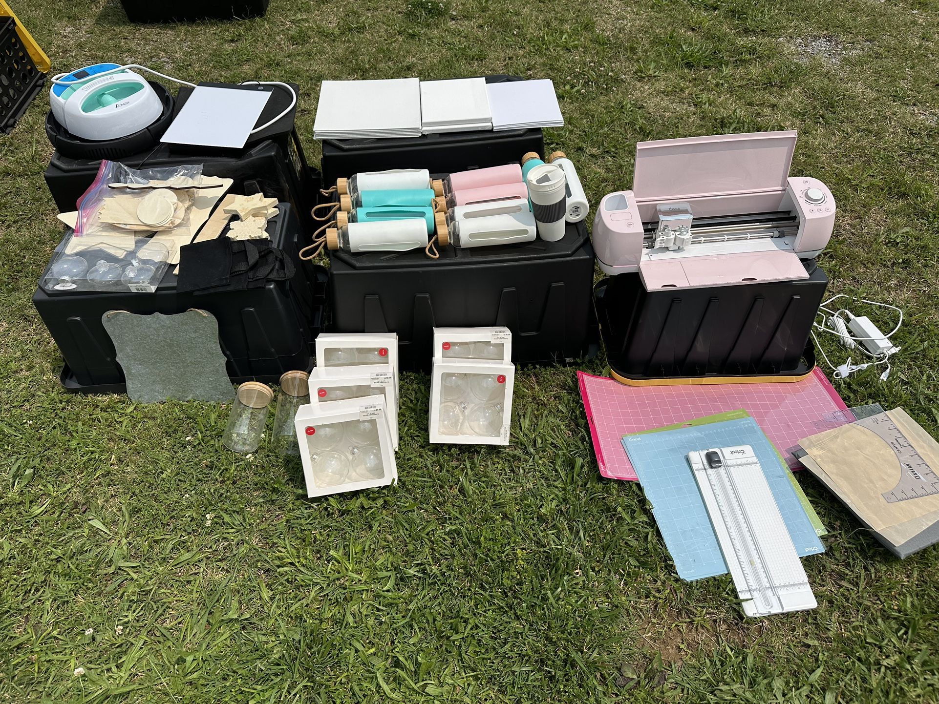 Cricut Air 2, Heat Press, Light Board, Crafting Supplies, Multiple Roles Of