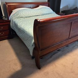 9 pc Louis Phillipe King Bedroom Set with adjustable base