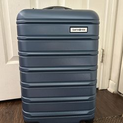 Samsonite Carry On 20”