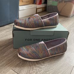 Multi-Color TOMS Size 4.5