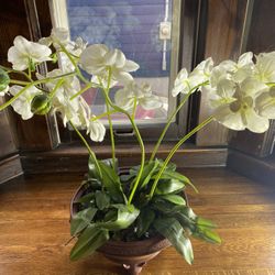Asian vase with flowers