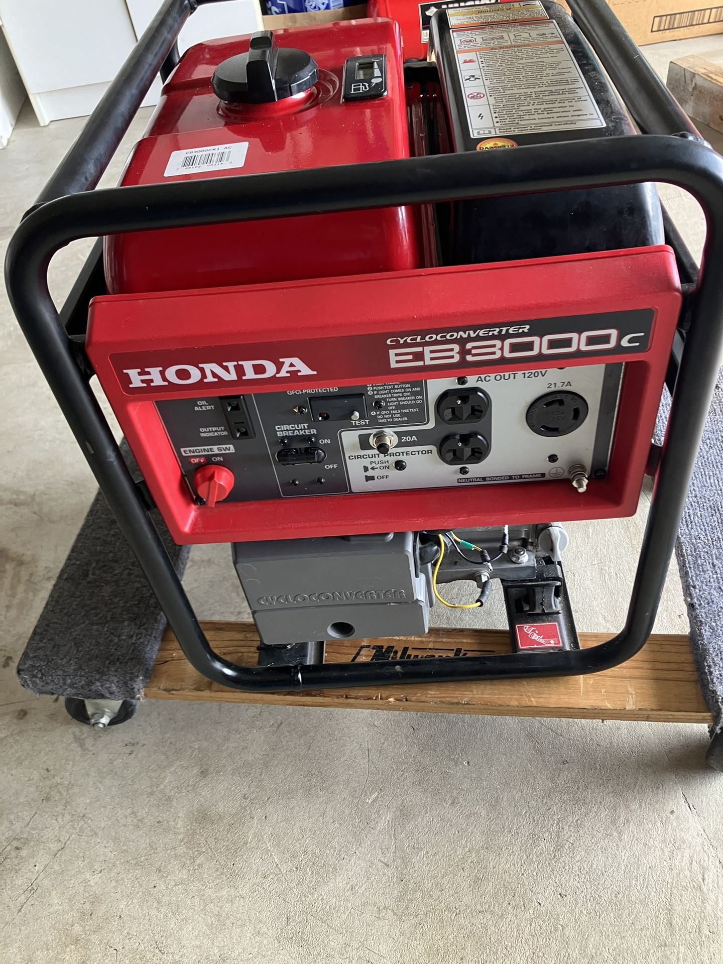 Honda EB3000c Portable Generator With Cover.  It Runs But Runs Like In Choke. Selling As Is