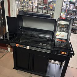 TRAEGER Woodridge Elite Wi-Fi Pellet Grill and Smoker in Black retails $1600 plus tax serious buyers