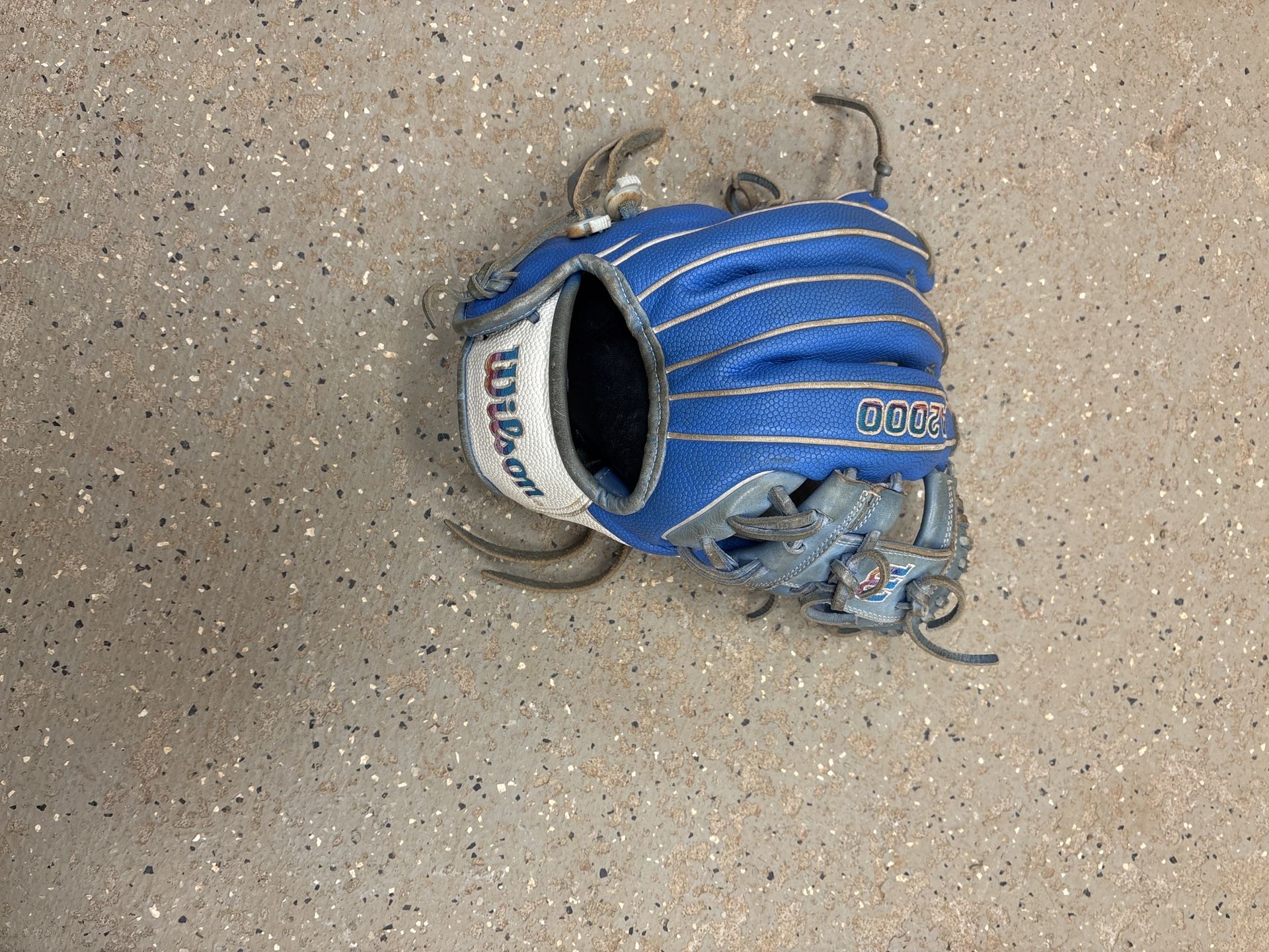 Wilson A2000