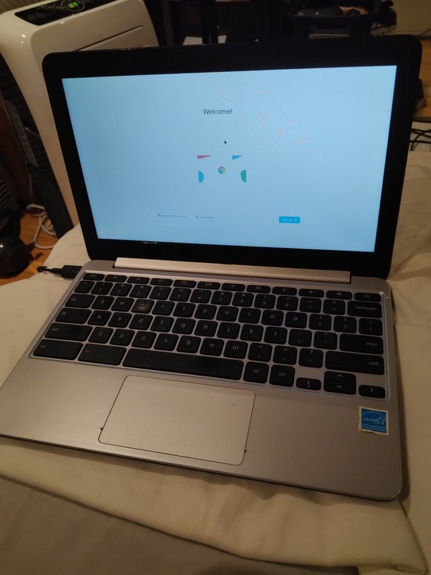  Asus C201P is a lightweight, budget-friendly 11.6-inch Chromebook running Chrome OS