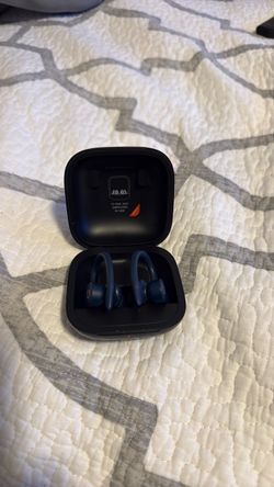 Power Beats Pro wireless earbud