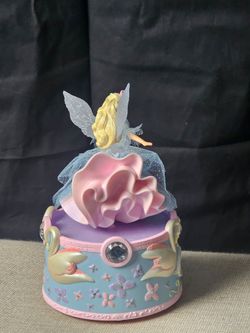Rare barbie of swan lake musical box.