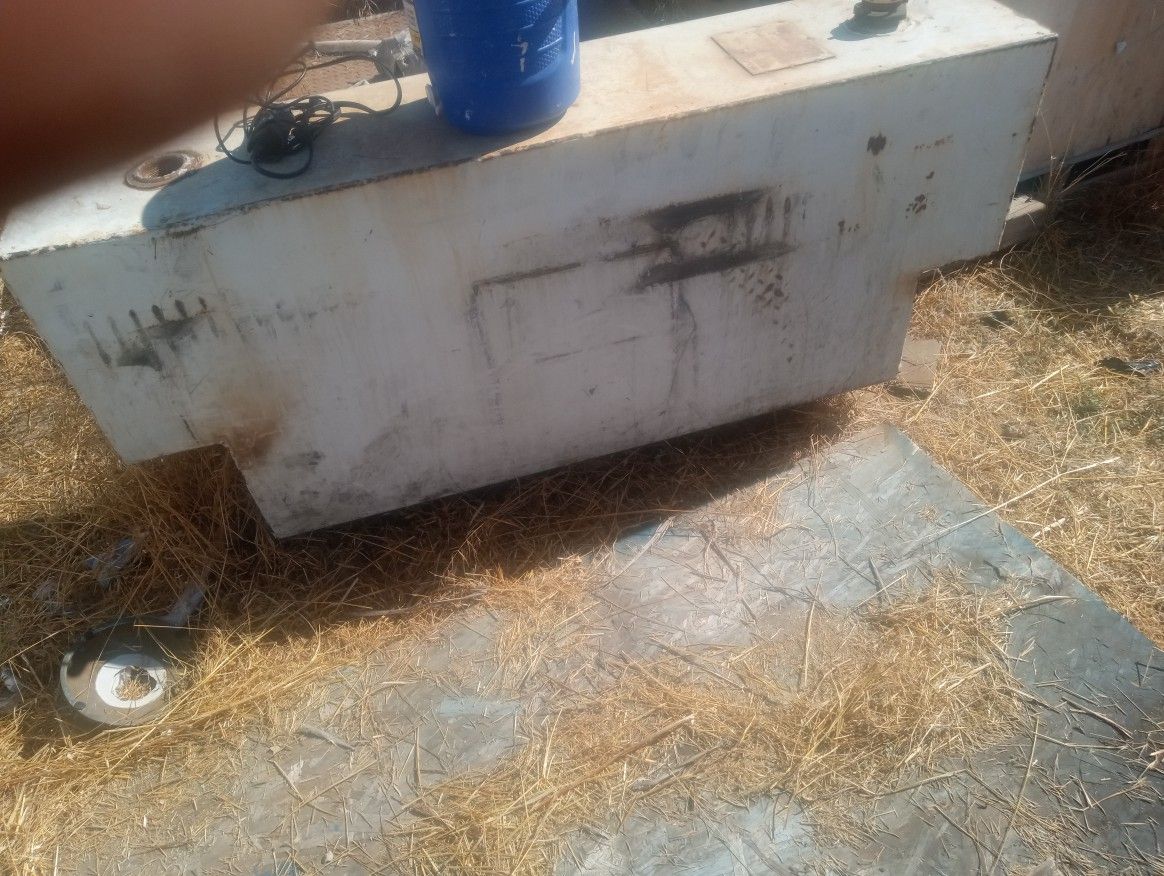 Delta 103 Gallon L-Shaped Steel Liquid Transfer Tank