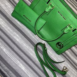 Micheal Kors Dillon Satchel