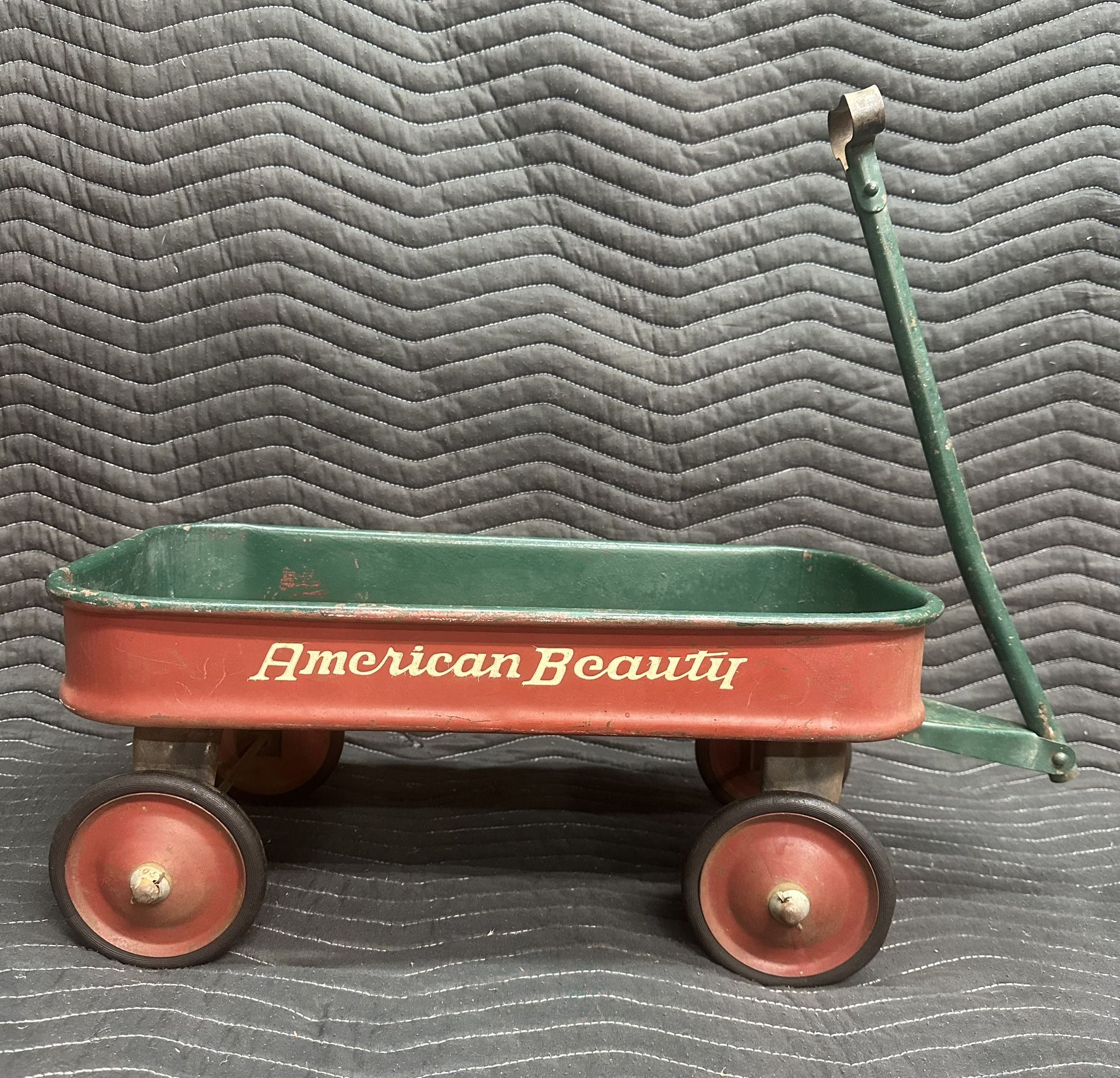 American Beauty Wagon Vintage 50s