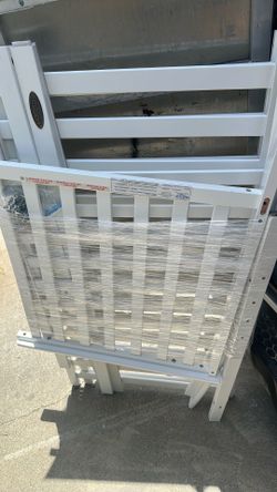 Baby graco white crib