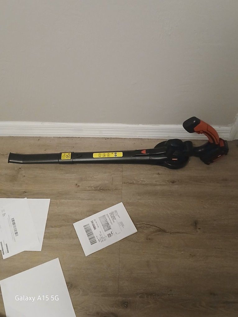 Cordless Milwaukee Leaf Blower