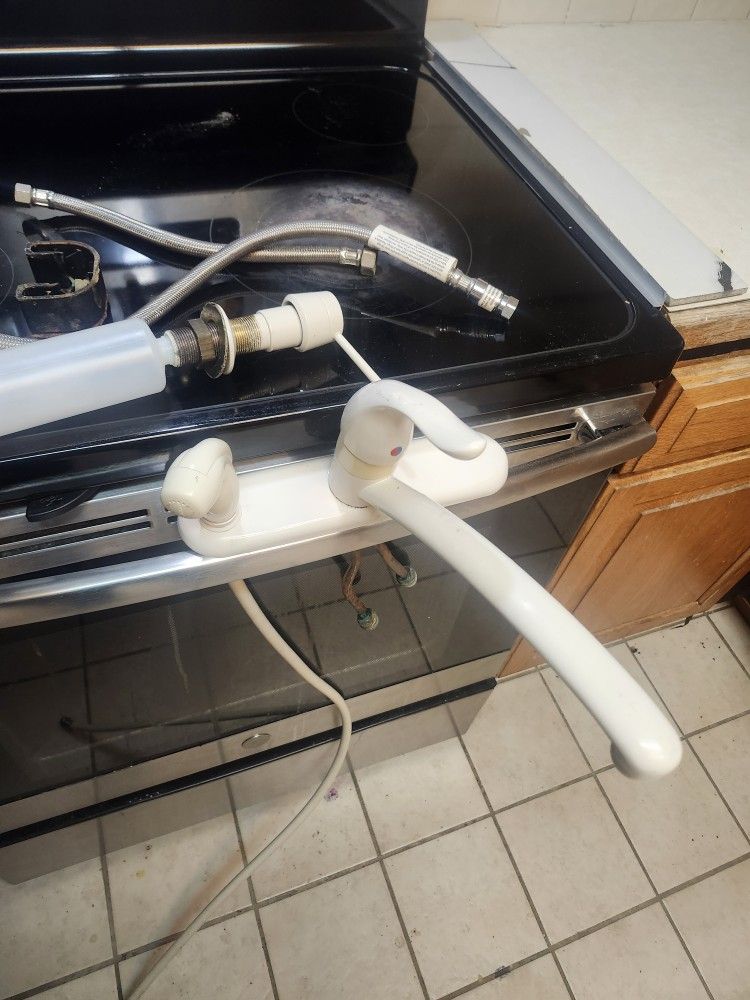 Moen glacier white vintage NON-PULL OUT kitchen sink faucet with sprayer & soap dispenser