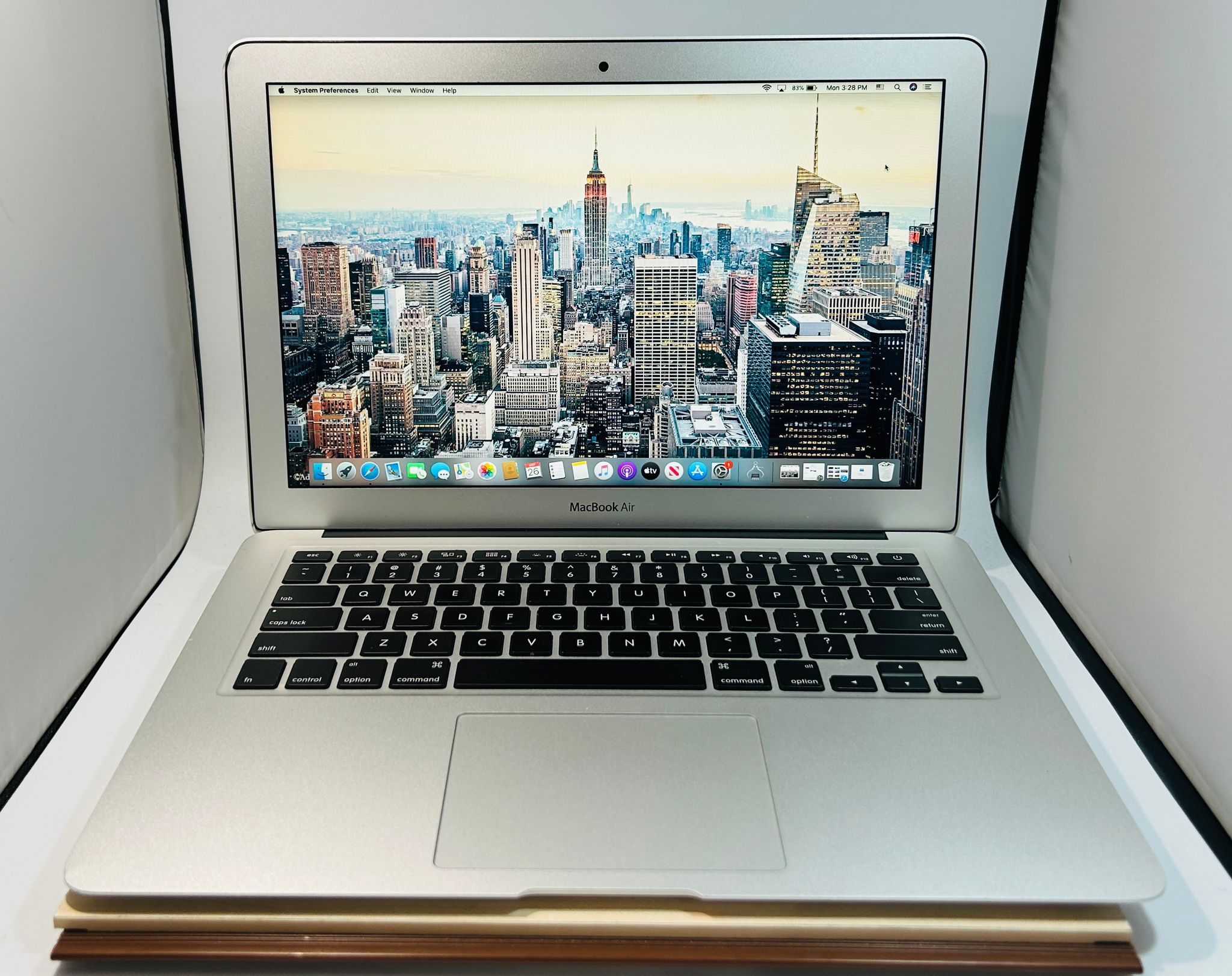 Apple MacBook Air 13” Core i5 4GB 256GB SSD OS CATALINA Fully Functional