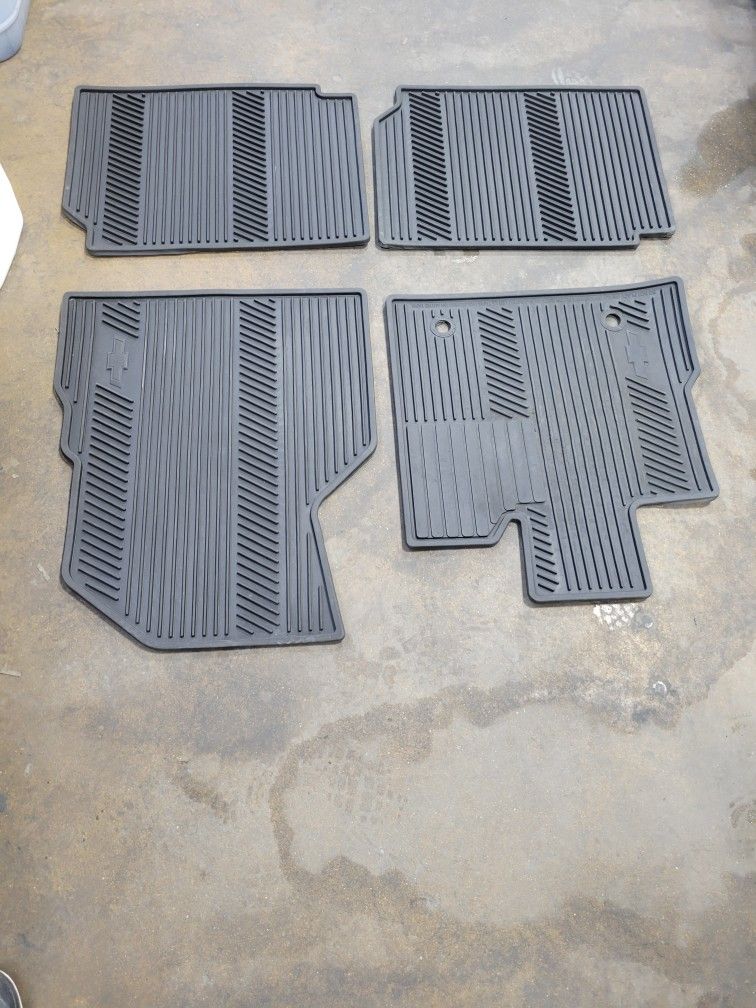 2009-17 Chevy Equinox Factory Rubber Floor Mats 