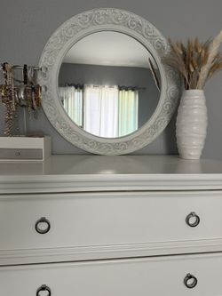 Round White Mirror - Chic, Glamour, Boho Style