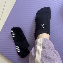 Alo Pilates boat socks