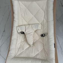 Charlie crane LEVO Baby Rocker in natural wood