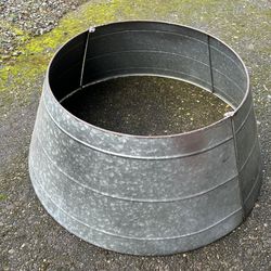 Christmas tree collar