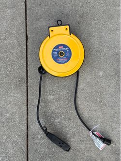 Uline 25’ retractable extension cord