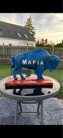 Bill’s mafia Buffalo statue