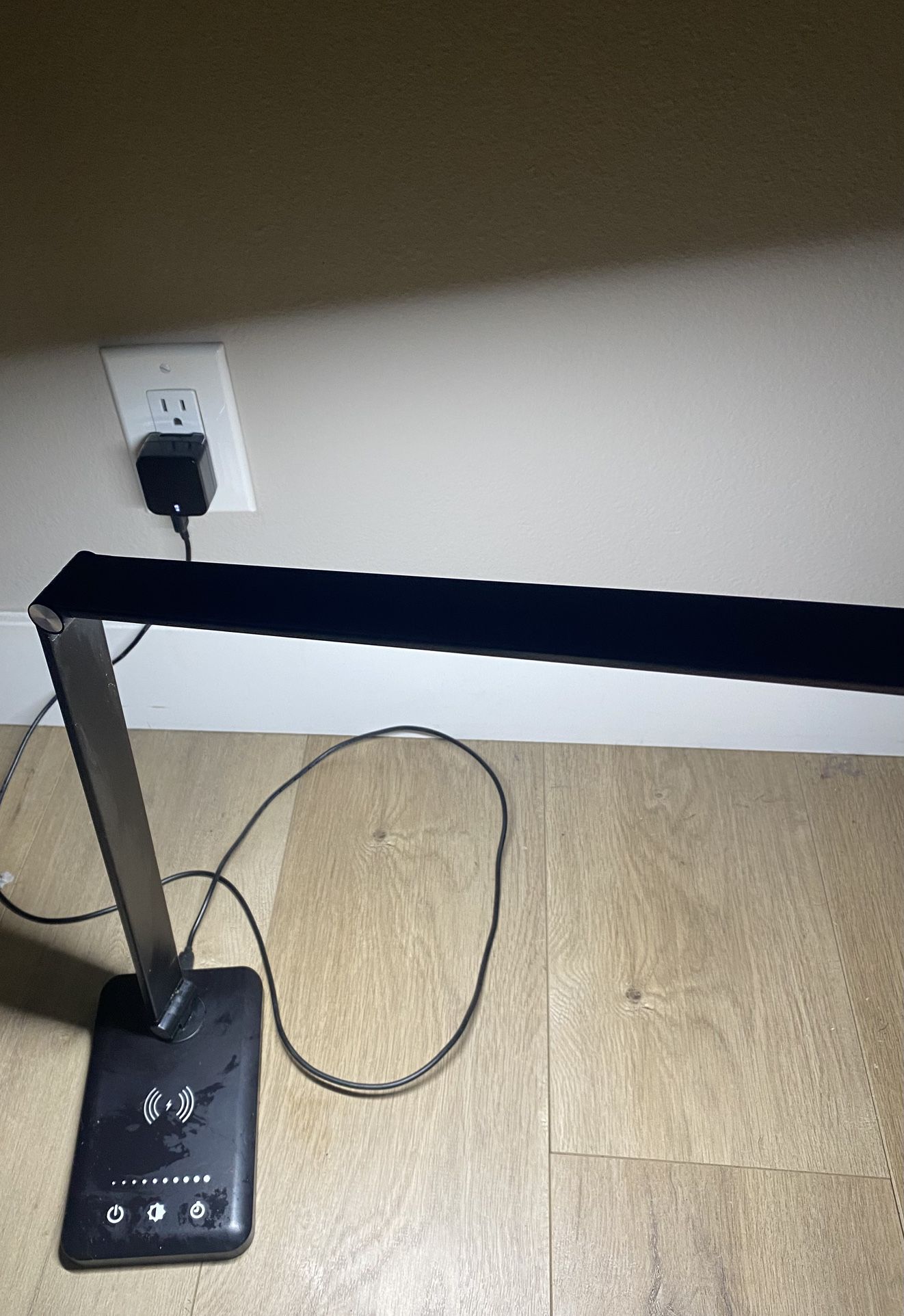 Wireless Charging Office Lamp