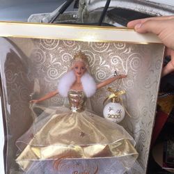 Brand New 2000 Holliday Barbie