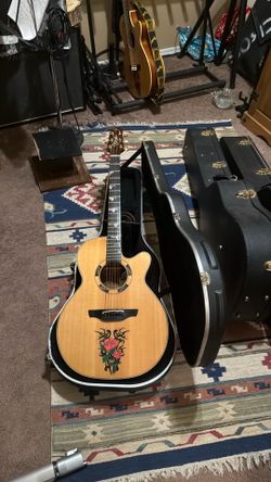 Takamine Santa Fe with hard shell  case