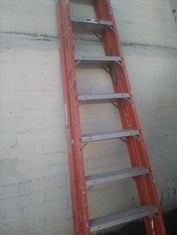 Howard fiber glass 12 ft ladder